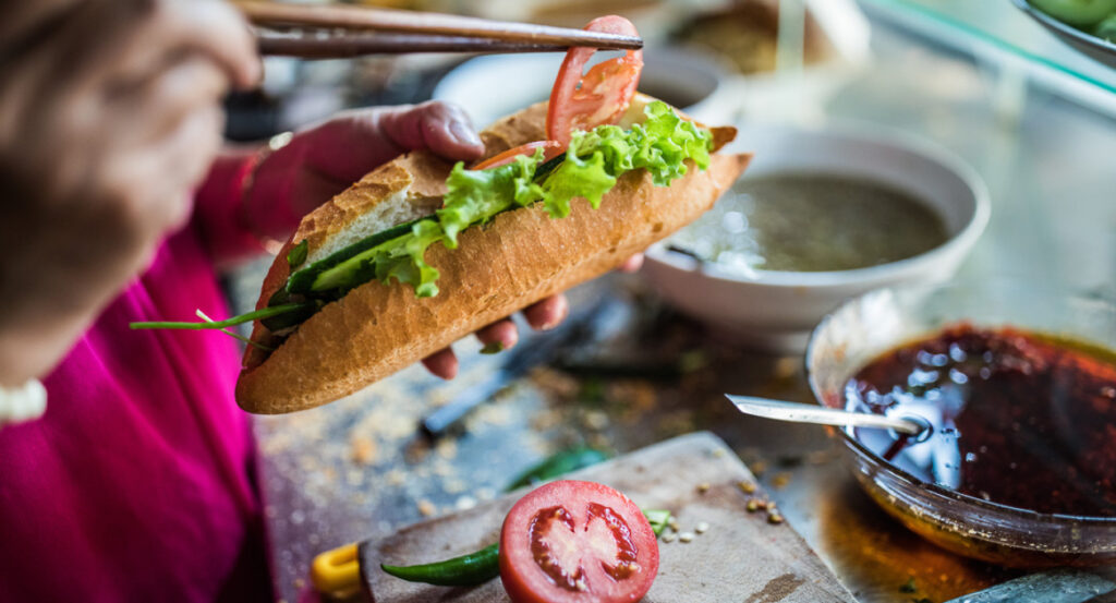 Bánh mì món ăn bình dân tuyệt hảo nên thử ở Việt Nam
