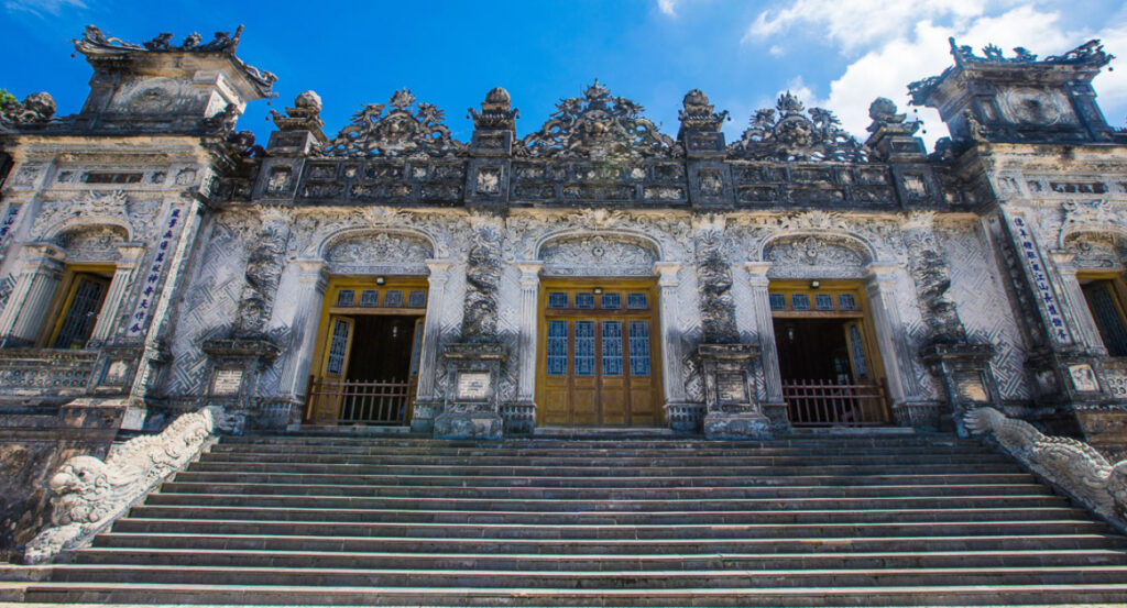 Hướng dẫn chi tiết về lăng mộ Huế