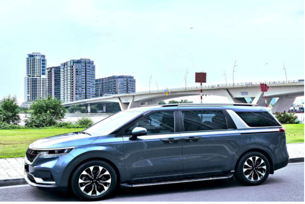 Kia Carnival Luxury